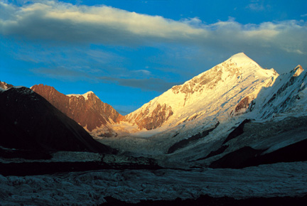 Diran Peak (7,273m)
